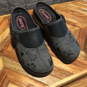 Klogs size 8.5 mules.